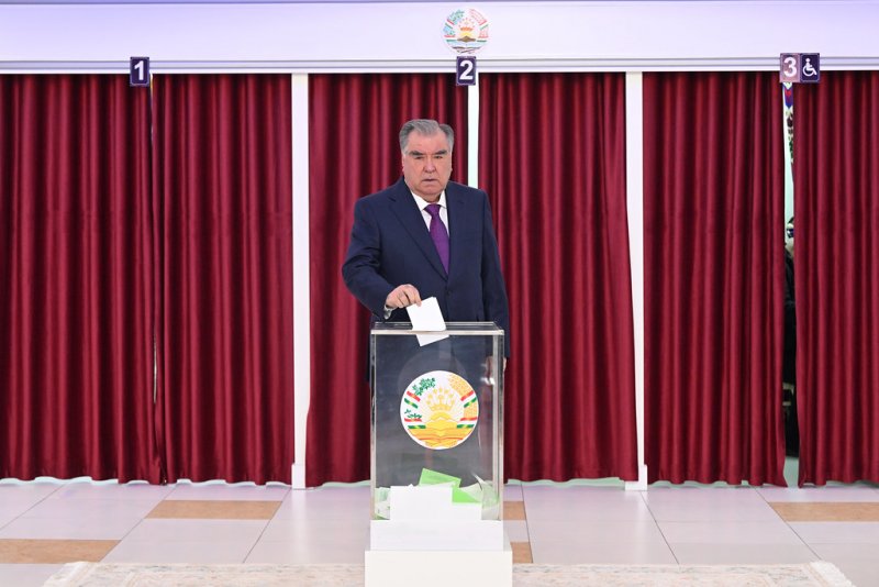 Sarvari-davlat-Emomal-Ra-mon-dar-intihoboti-davati-navi-vakiloni-Ma-lisi-va-ma-lis-oi-ma-allii-vakiloni-hal-ishtirok-namudand