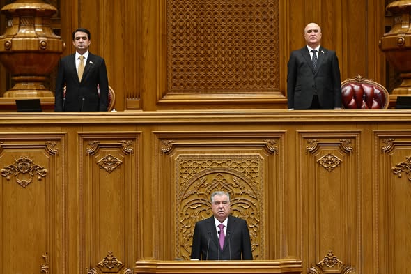 ИРОАИ ПАЁМИ ПРЕЗИДЕНТИ ҶУМҲУРИИ ТОҶИКИСТОН, ПЕШВОИ МИЛЛАТ МУҲТАРАМ ЭМОМАЛӢ РАҲМОН “ДАР БОРАИ САМТҲОИ АСОСИИ СИЁСАТИ ДОХИЛӢ ВА ХОРИҶИИ КИШВАР”